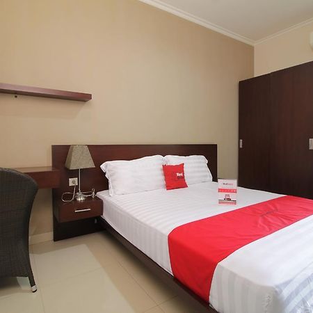 Reddoorz Plus Near Ambassador Mall Джакарта Экстерьер фото
