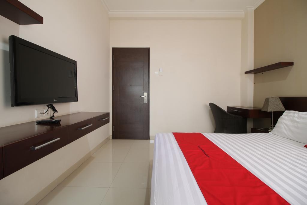 Reddoorz Plus Near Ambassador Mall Джакарта Экстерьер фото