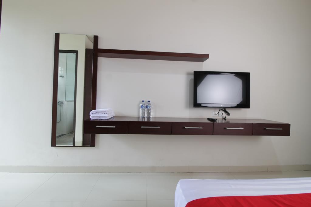 Reddoorz Plus Near Ambassador Mall Джакарта Экстерьер фото